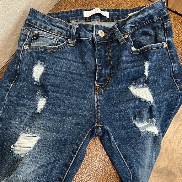 Like New Kancan LA Stone Washed Distressed Styled Holes Stretch Jeans 98% Cotton - Picture 4 of 8